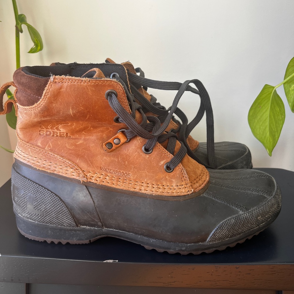 Men’s size 10 Sorel waterproof rain boots